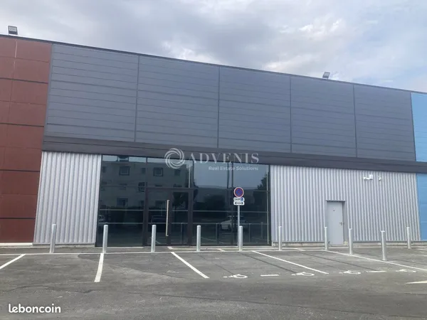 Local commercial 812 m²