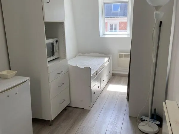 Studio clair, calme et tout équipé quartier Europe