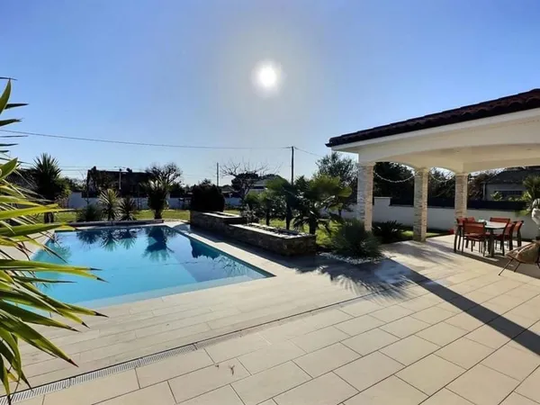SUPERBE MAISON T5