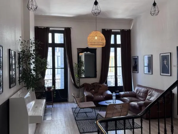 Coloc avec chambres et appartements CHARTRONS