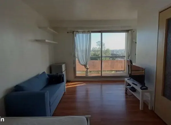 Chambre 18m2 avec douche privée à 10 minutes de marche au RER E Rosny Sous Bois