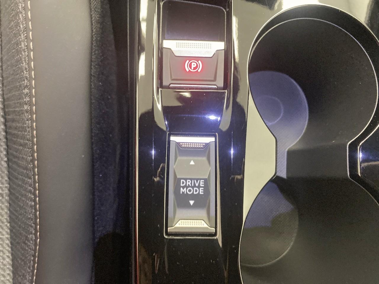 Peugeot 2008 hybrid 145 e-dcs6 allure — photo 17