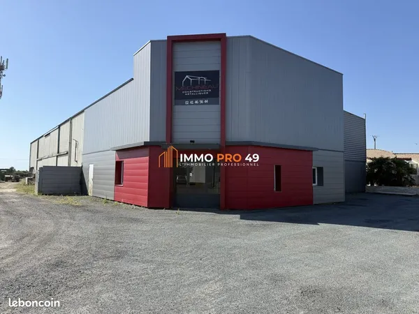 Local 1000 m² Sèvremoine