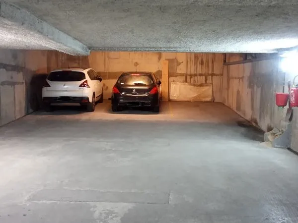 Loue parking 11m² Paris - Métro Porte des Lilas