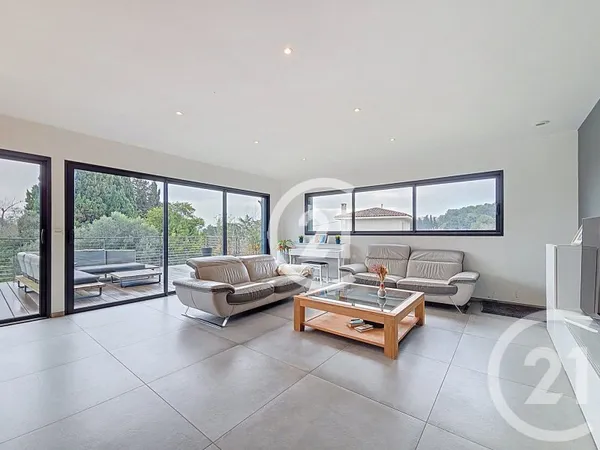 Maison 5 pièces 257 m²