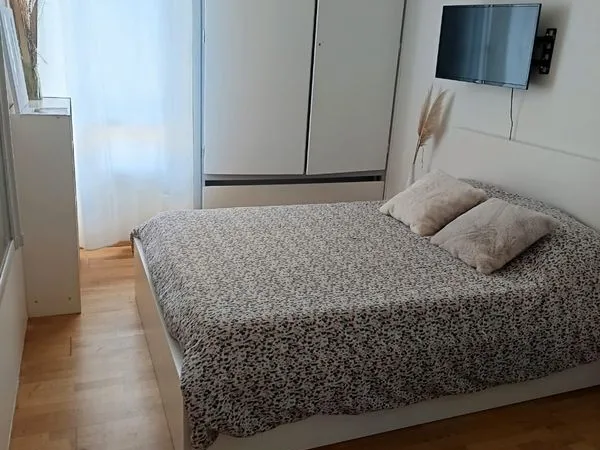 Chambre meublée en Colocation à Elancourt