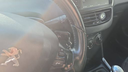 Peugeot 2008 1.2 PureTech 130 - Allure – 2018 – 76560 km – Essence – Boîte Manuelle — photo 16