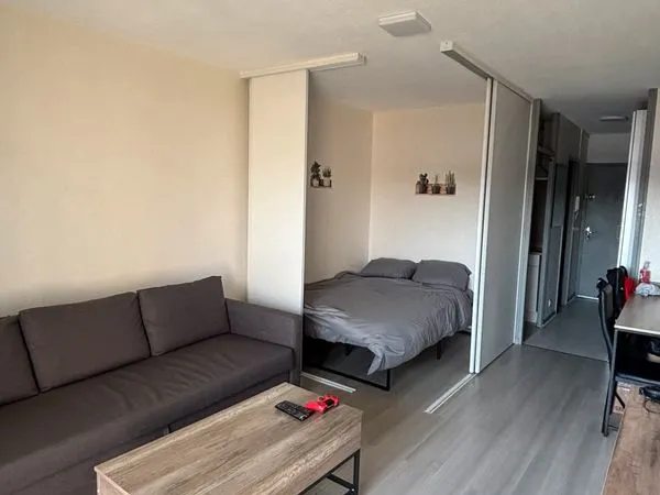 T1 lumineux balcon parking local vélo