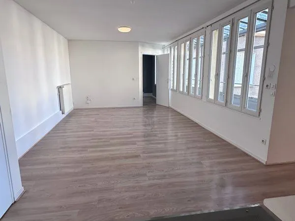 Apt F2 très lumineux avec grand balcon