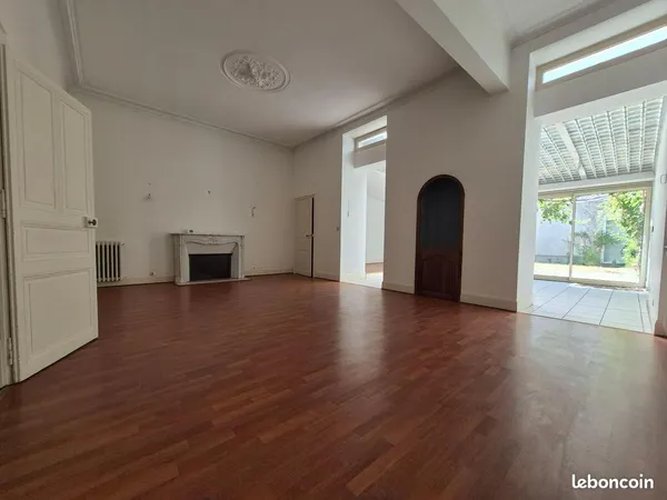 Maison 8 pièces 236 m²