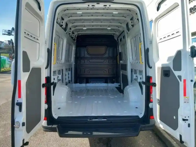 Volkswagen Crafter fg 30 l3h3 2.0 tdi 140ch business traction — photo 7