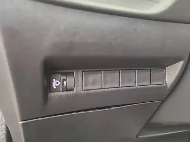 Peugeot 2008 puretech 100 s&amp;s bvm6 — photo 24