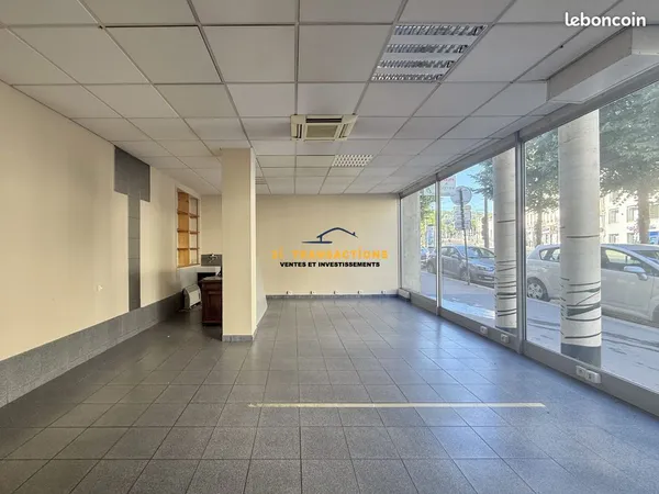 Local 68 m² Saint-Étienne