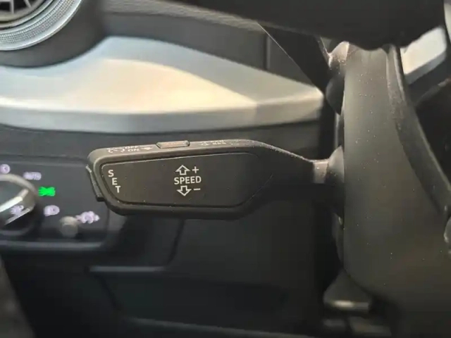 Audi Q2 35 tfsi 150 s tronic 7 — photo 10