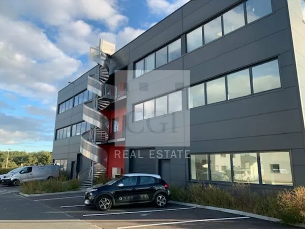 Local professionnel 124 m²