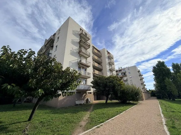 Montpellier La Pompignane, local pour stockage de 79,69 m2