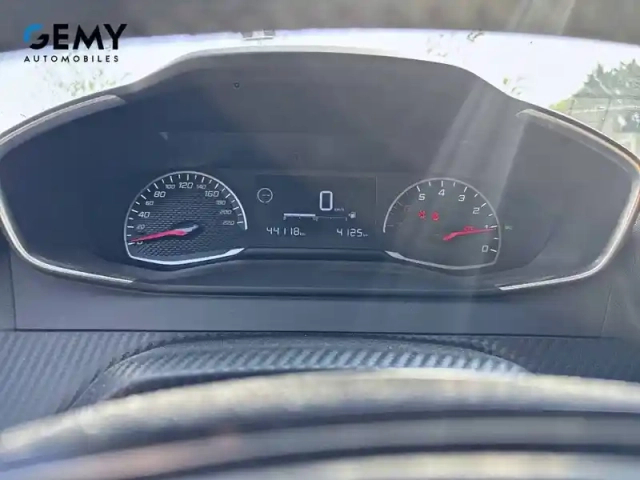 Peugeot 2008 puretech 100 s&amp;s bvm6 — photo 19