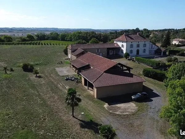 Propriété 5 pièces 328 m²