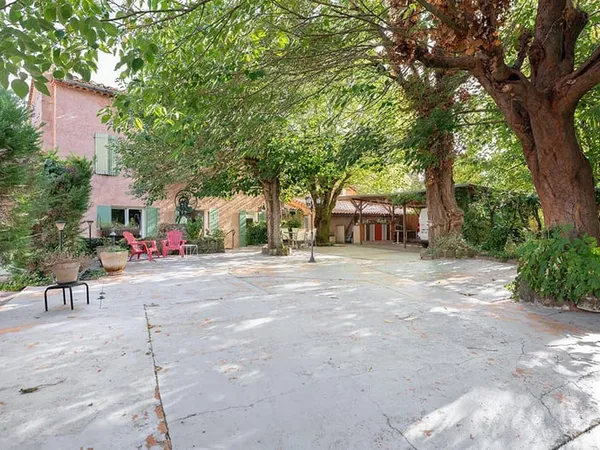Ensemble immobilier avec habitation et commerce au coeur du TARN
