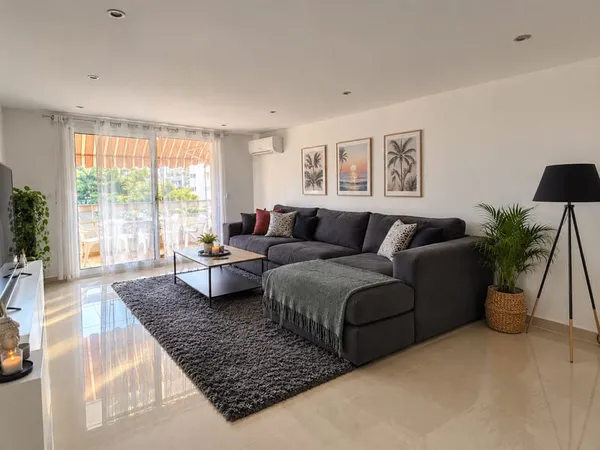 Appartement 2 pièces 50 m2 en dernier étage avec parking cav