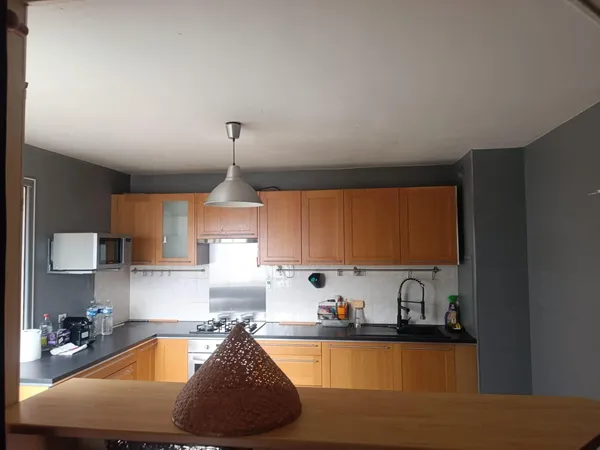 Bel appartement bien agencé avec balcon
