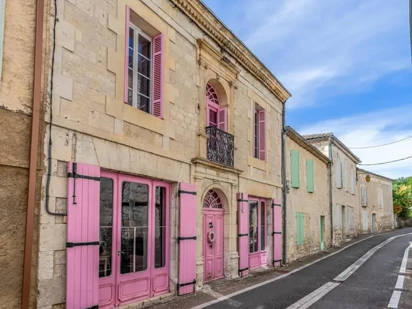 Maison de village avec jardin et balcon