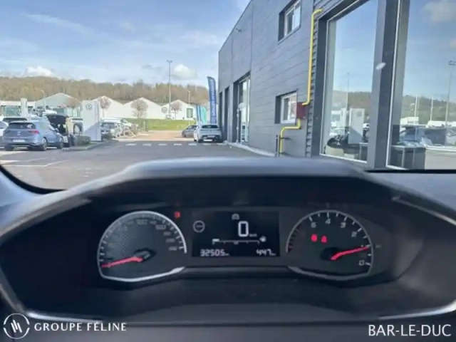 Peugeot 208 1.2 puretech 75ch s&amp;s like 2023 — photo 13