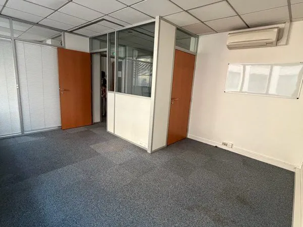 Bureaux 75m2 - parking - climatisation - Levallois Perret