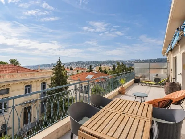 NICE CIMIEZ - APPARTEMENT 2 PIECES DE 49M² A VENDRE - TERRASSE - DERNIER ETAGE - VUE MER ET VILLE - 