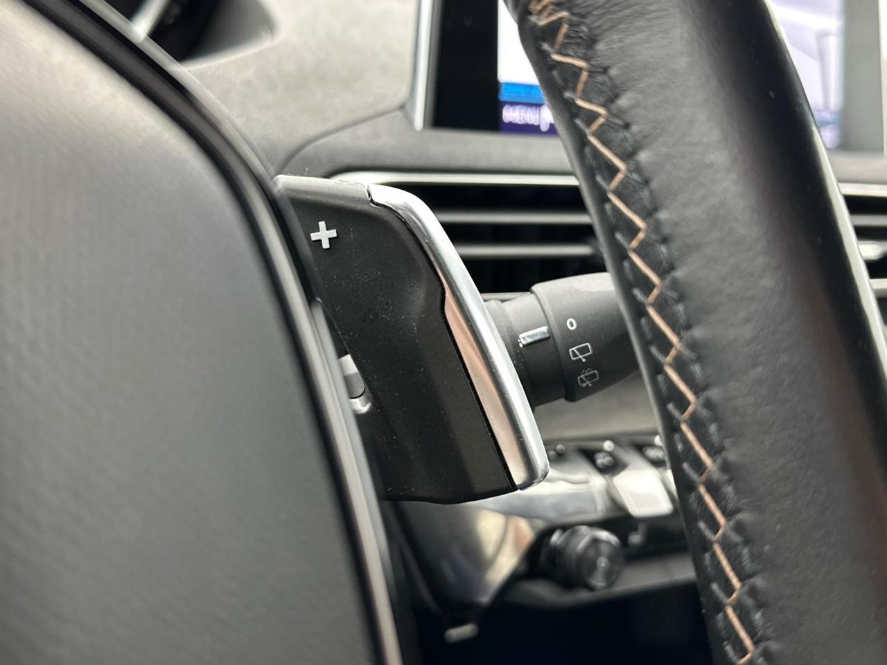 Peugeot 3008 hybrid4 300 e-eat8 gt — photo 21