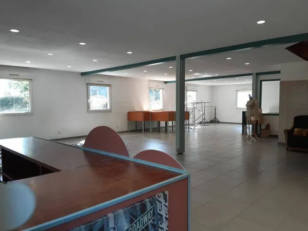 Local d'activité 600 m²
