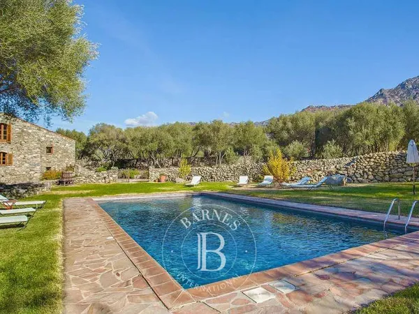 Villa 300 m²