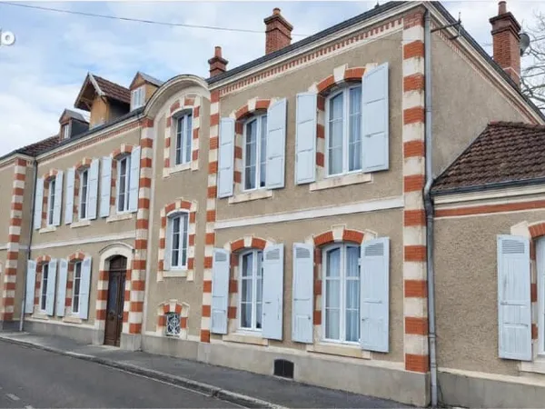 Très beau studio entièrement rénové.