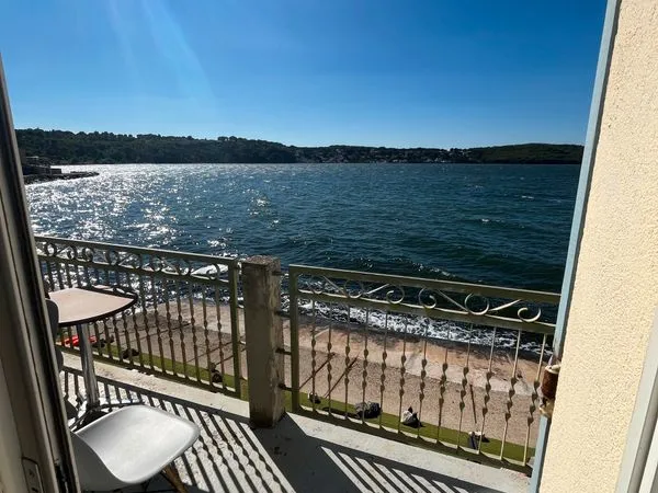 Vends appartement au bord de l eau