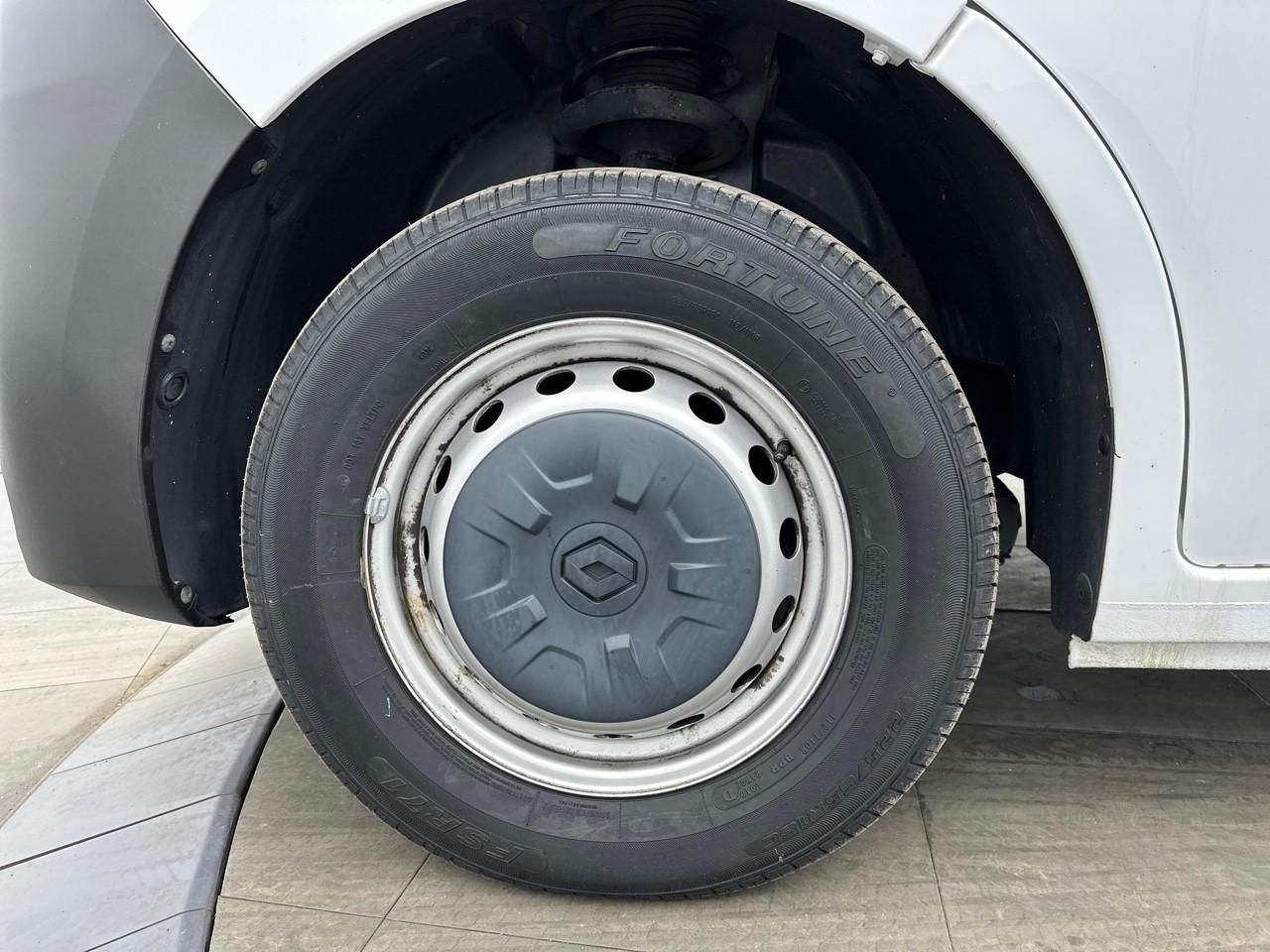 Renault Master fgn trac f3300 l2h2 blue dci 135 confort — photo 16