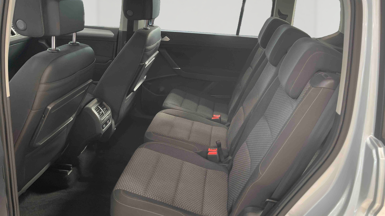 Volkswagen Touran 1.5 TSI EVO 150 DSG7 7pl — photo 12