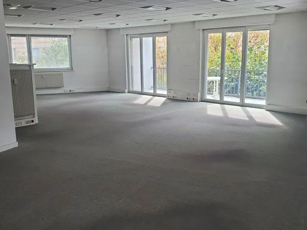 À VENDRE - Bureaux lumineux de 147 m² à proximité immédiate de la gare