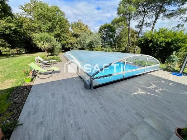 Maison 7 pièces 239 m²