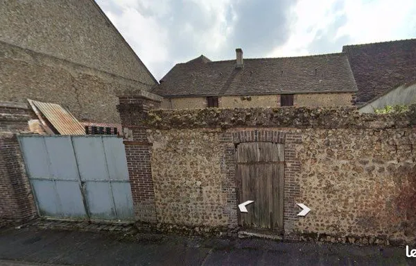 Granges a renover en hyper-centre de courville-sur-eure (28)