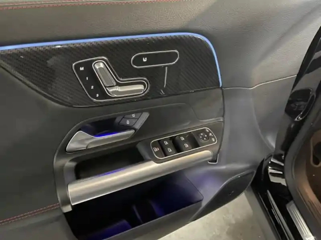 Mercedes Gla 200 d amg line — photo 12