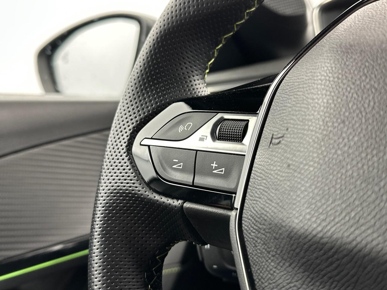 Peugeot 208 bluehdi 100 s&s bvm6 gt — photo 18