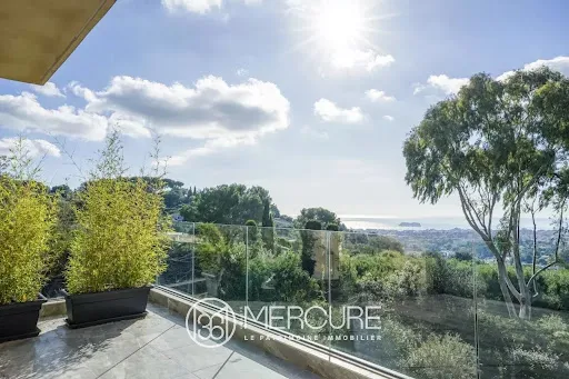 Villa 10 pièces 370 m²
