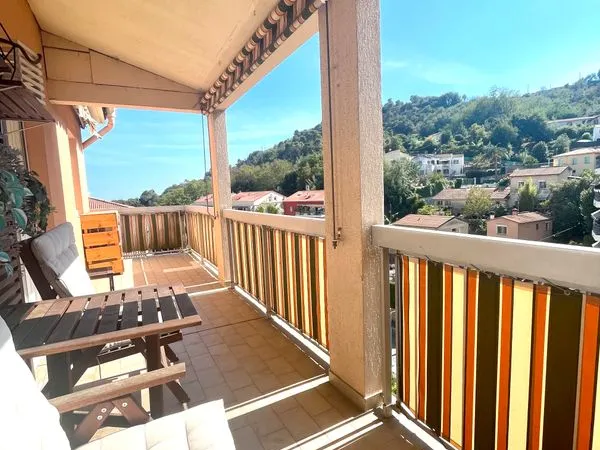 MENTON BORRIGO - 3 PIÈCES 74,65 m² - DERNIER ÉTAGE - BALCON 13 m² - PARKING & CAVE - RÉNOVÉ - CLIMAT