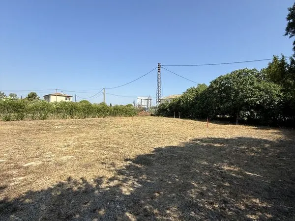 Terrain à bâtir de 290 m² à SAINT-CANNAT (13)