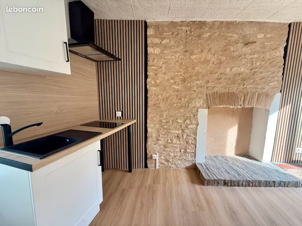 Studio rénové avec balcon