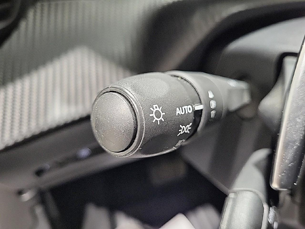 Peugeot 2008 puretech 130 s&s eat8 allure — photo 20