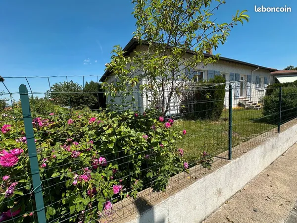 Maison 3 ch avec garages et terrain