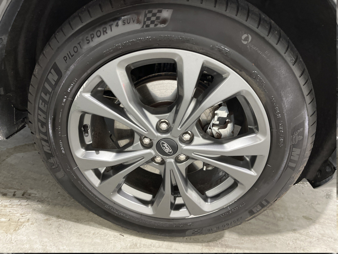 Ford Kuga — photo 45