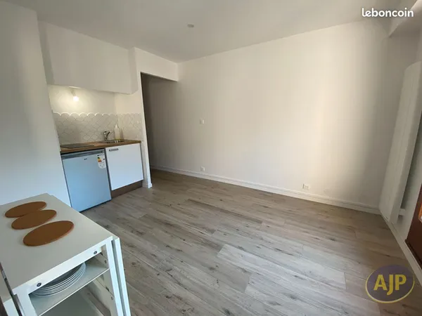Studio 1 pièce 27 m²