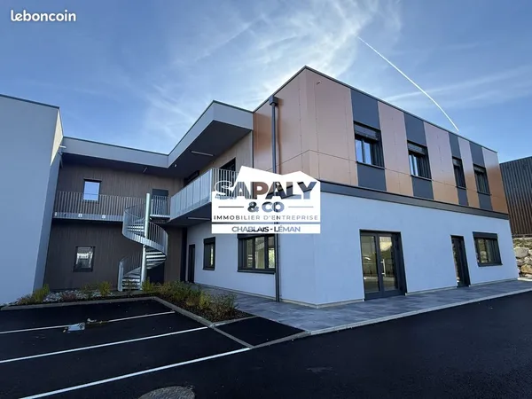 Bureaux, local commercial 136 m² Perrignier